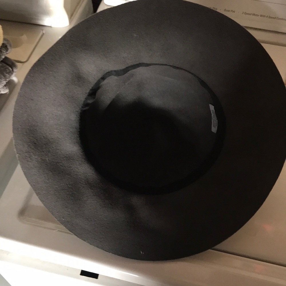 Wool hat - Picture 3 of 3